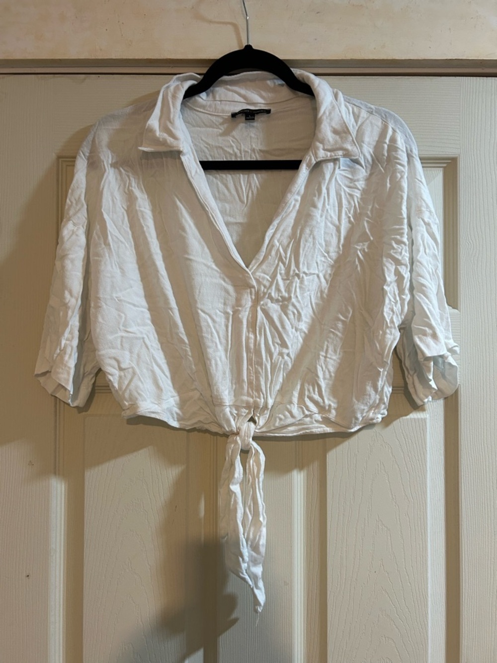 Moa Moa White Tie-Front Collared Crop Top